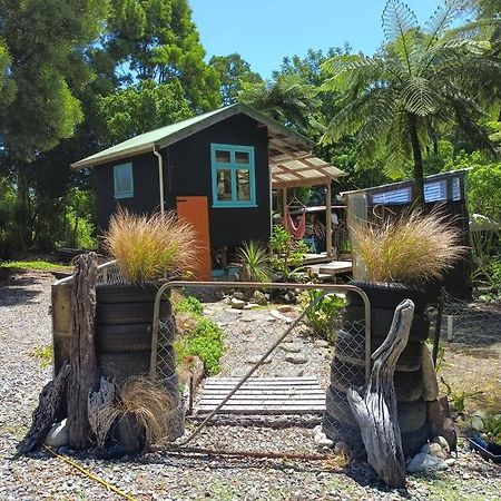Gumboot Paradise Eco Stay Barrytown Eksteriør bilde