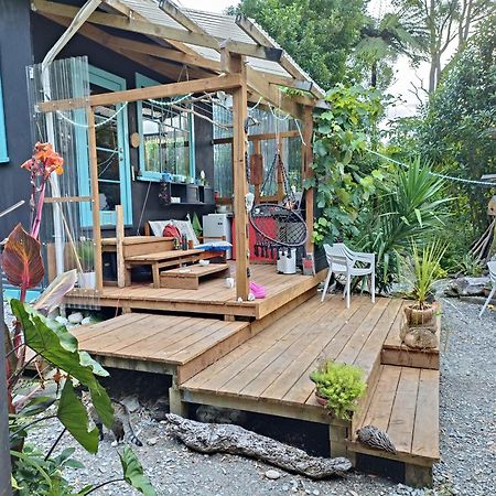 Gumboot Paradise Eco Stay Barrytown Eksteriør bilde