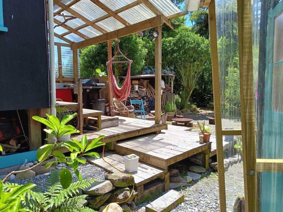 Gumboot Paradise Eco Stay Barrytown Eksteriør bilde