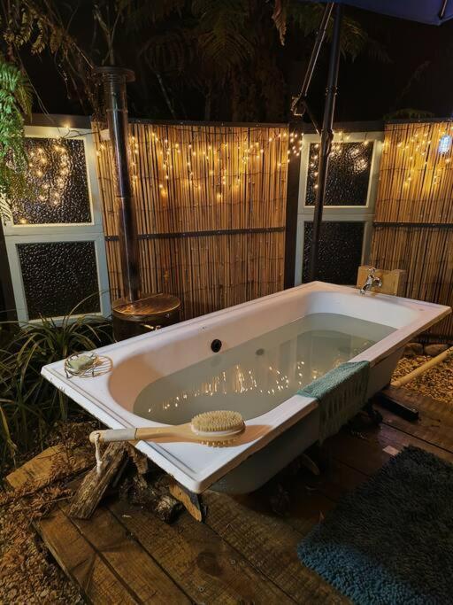 Gumboot Paradise Eco Stay Barrytown Eksteriør bilde
